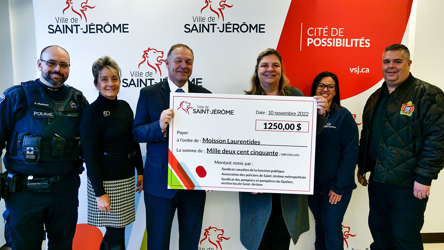 La Ville de Saint-Jérôme et les syndicats des employés remettent un ...